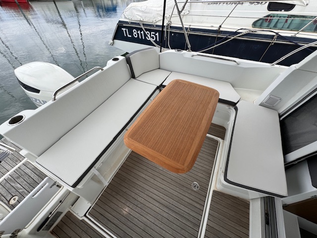 slider 4 Beneteau Antares 8 OB